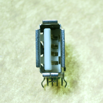3210-SR1E-01UW USB A-TYPE UPRIGHT DIP NYLON PA9T WHITE G/F RoHS